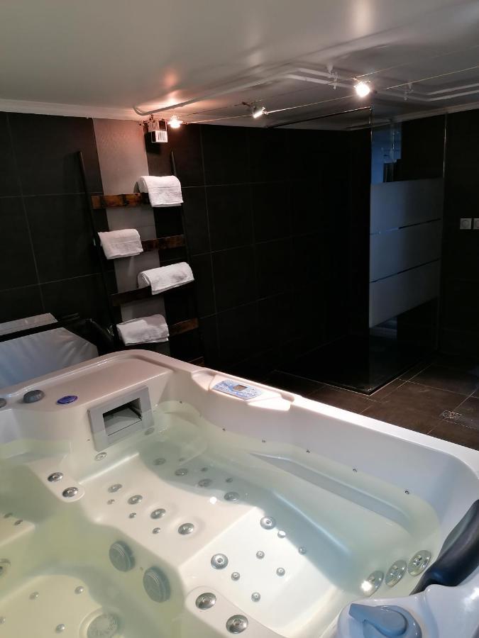 Chambre Prive Chez Chris 维莱塞默斯 外观 照片